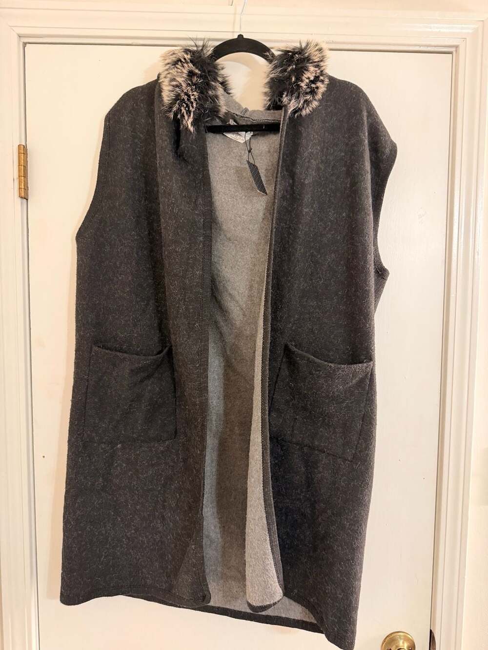 Crosstree Gray Open Front Longline Hooded Sweater Vest‎ with Faux Fur Trim - Picture 2 of 5